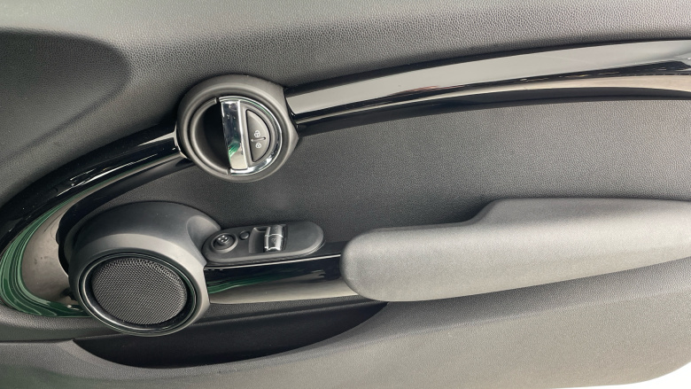 MINI Hatchback 2.0 Cooper S Sport II 3dr Auto [Comfort/Nav Pack] Petrol Hatchback